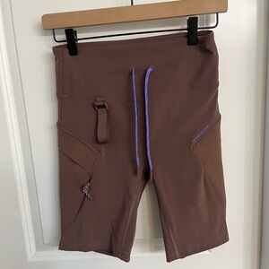 Lululemon Cargo Super High Rise Hiking Short 8”